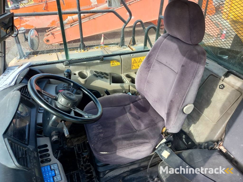 Komatsu HM400-3R (4pcs available in Abu Dhabi)