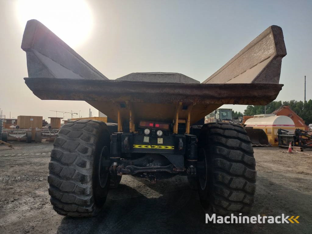 Komatsu HM400-3R (4pcs available in Abu Dhabi)