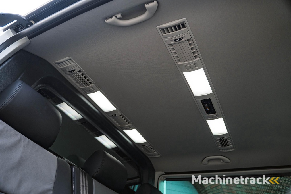 Volkswagen Transporter T6.1 2.0 TDI 204 PK DSG CARAVELLE L2H1 A-KLEP DUB/DUB ACC | LED | Leder | Virtual Cockpit | Privacy glass |