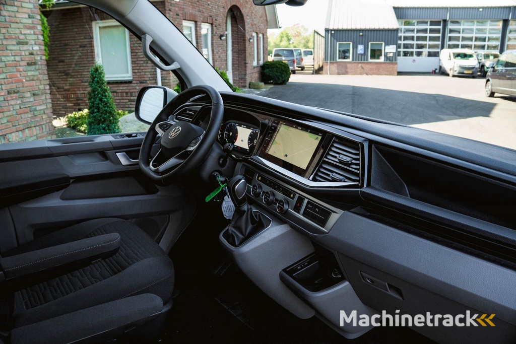 Volkswagen Transporter 2.0 TDI L2H1150PK DUB/CAB LED NAVI Caravelle T6.1 150 PK DSG DUB/CAB