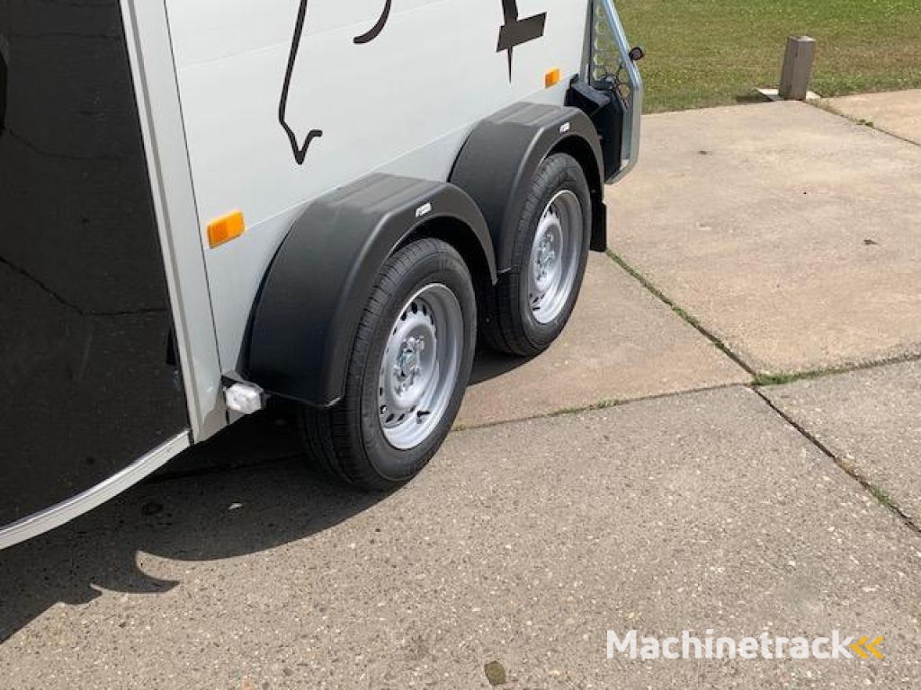 Cheval Liberte Gold 3