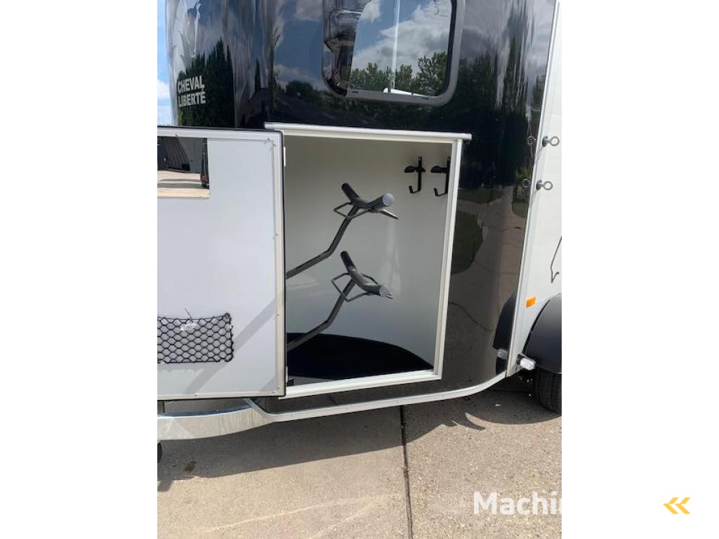 Cheval Liberte Gold 3