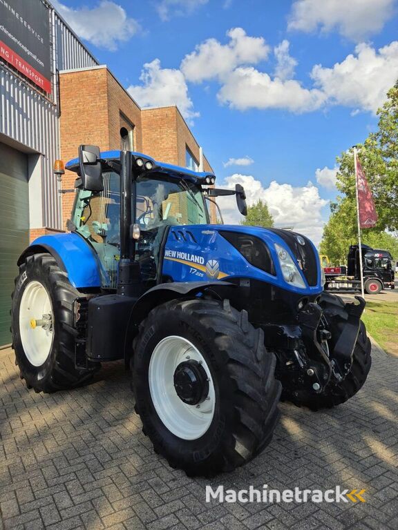 Zeer nette NEWHOLLAND T7.225 (2017) Autocommand en Fronthef