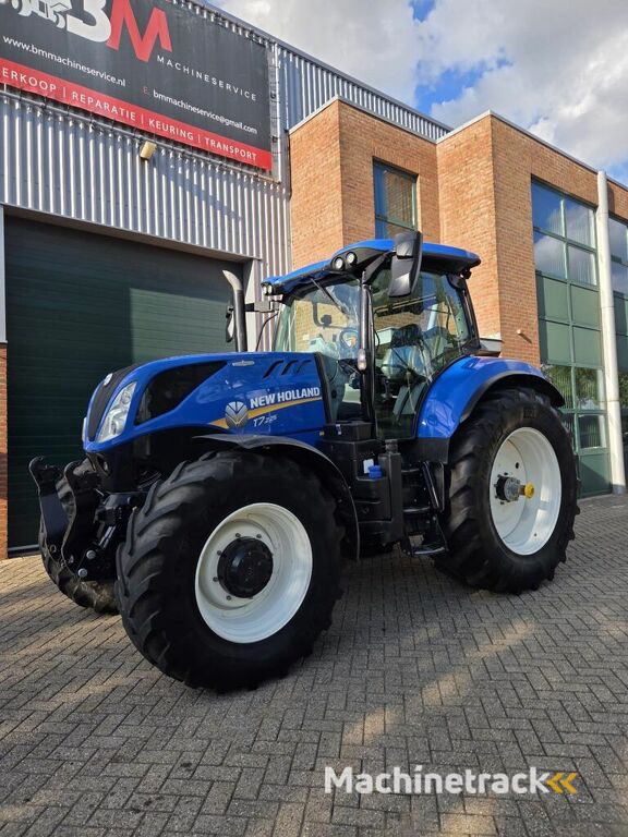 Zeer nette NEWHOLLAND T7.225 (2017) Autocommand en Fronthef