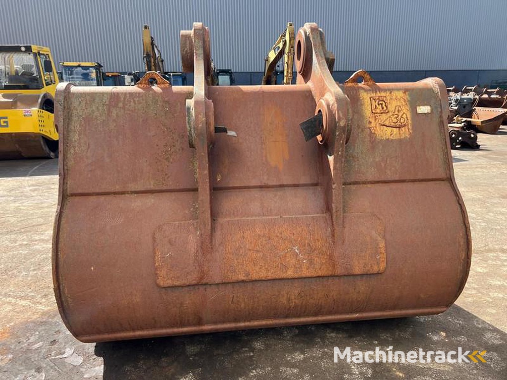 Caterpillar Caterpillar-385-bucket-with-teeth