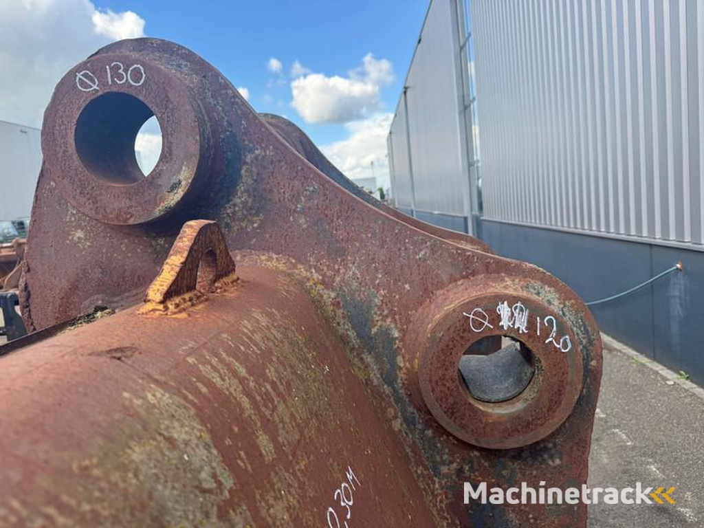 Caterpillar Caterpillar-385-bucket-with-teeth