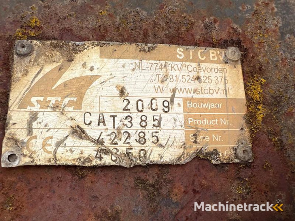 Caterpillar Caterpillar-385-bucket-with-teeth