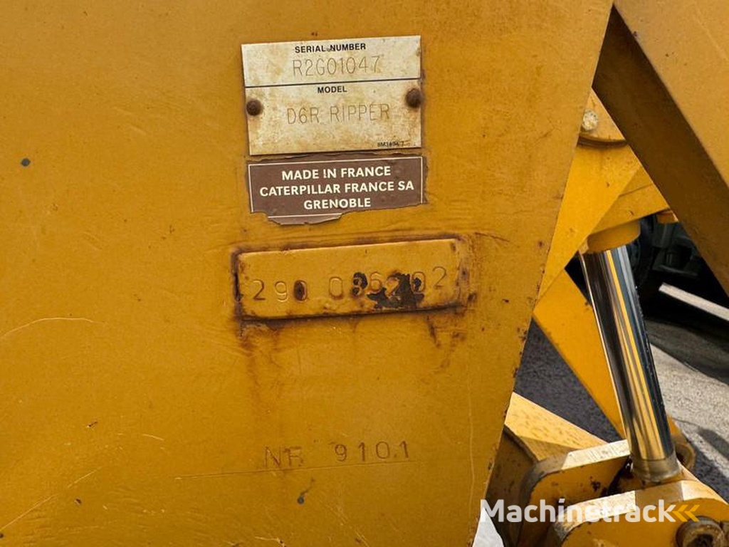 Caterpillar D6R-Ripper