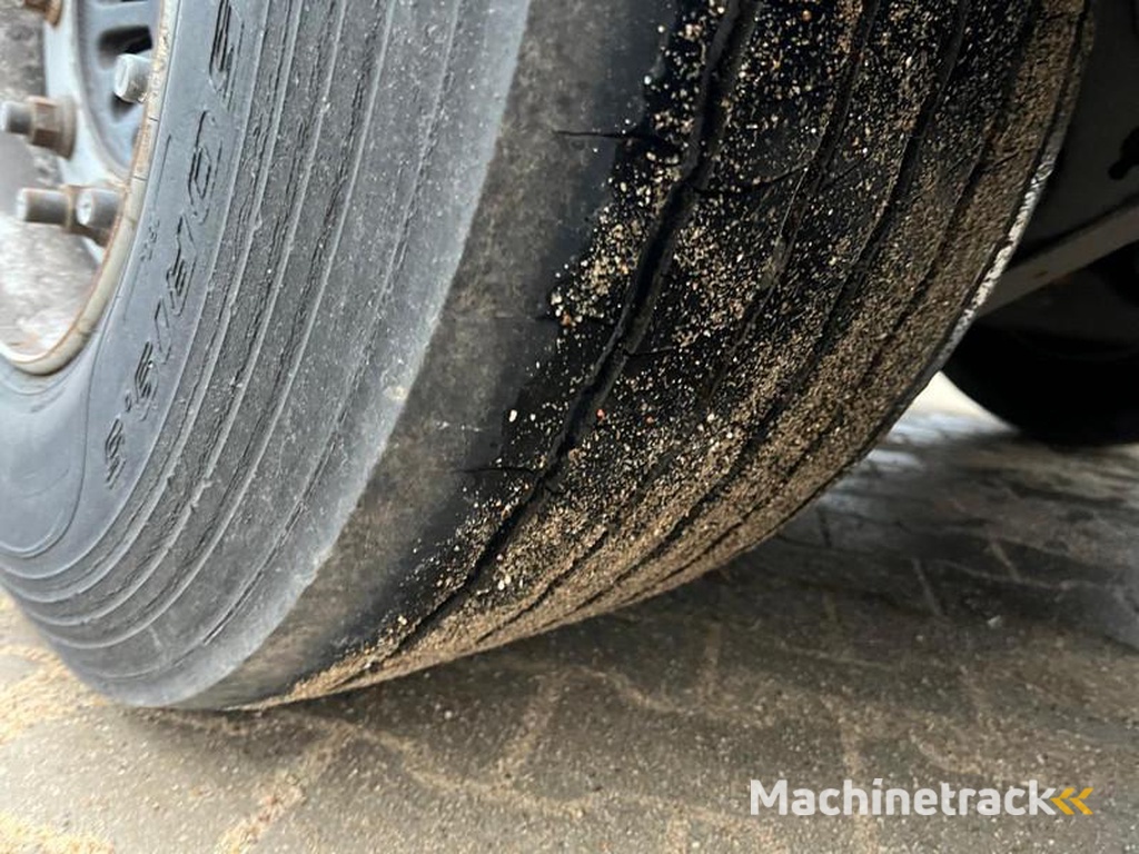 Stas S300ZX Tri/A Walking Floor