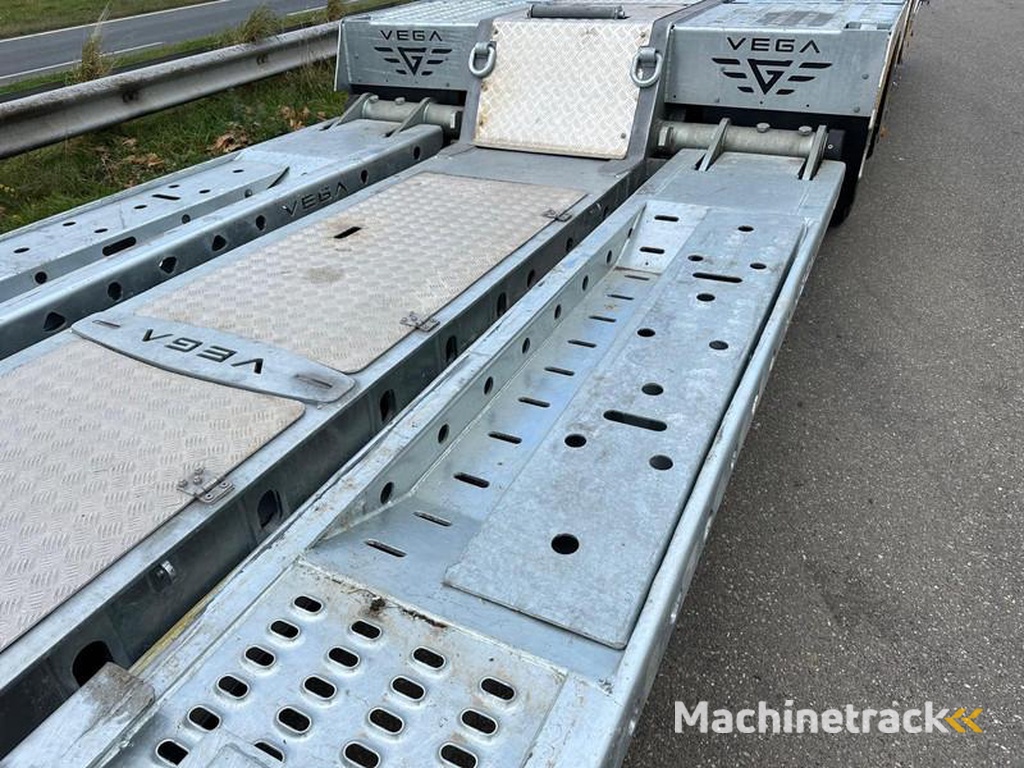 Vega-Trailer VEGAMAX 2 axle Truck transporter
