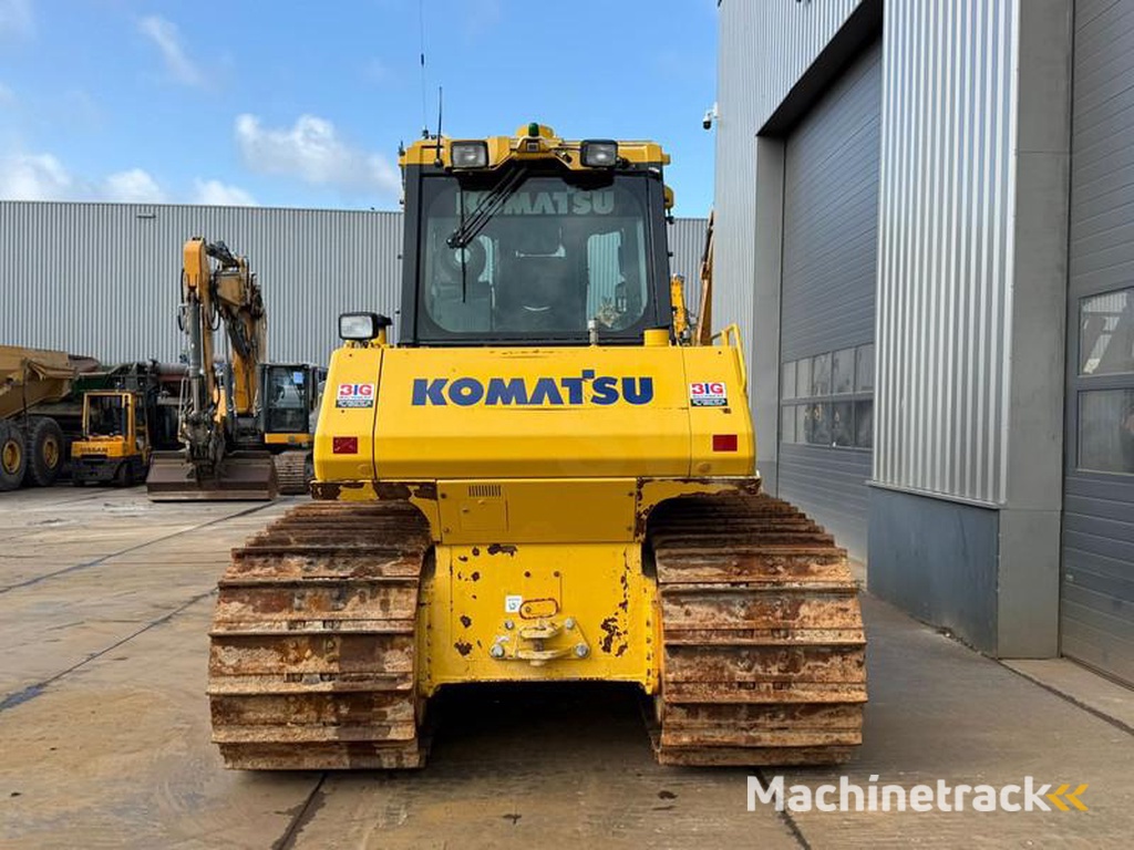 Komatsu D65PXi-18