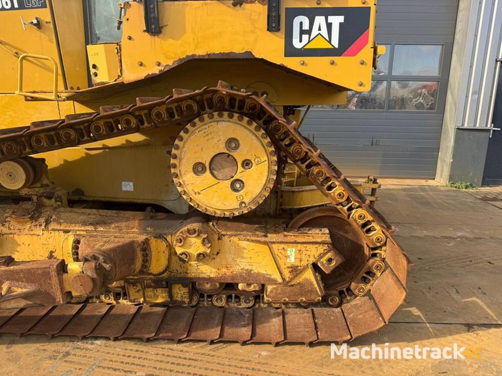 Caterpillar D6T LGP