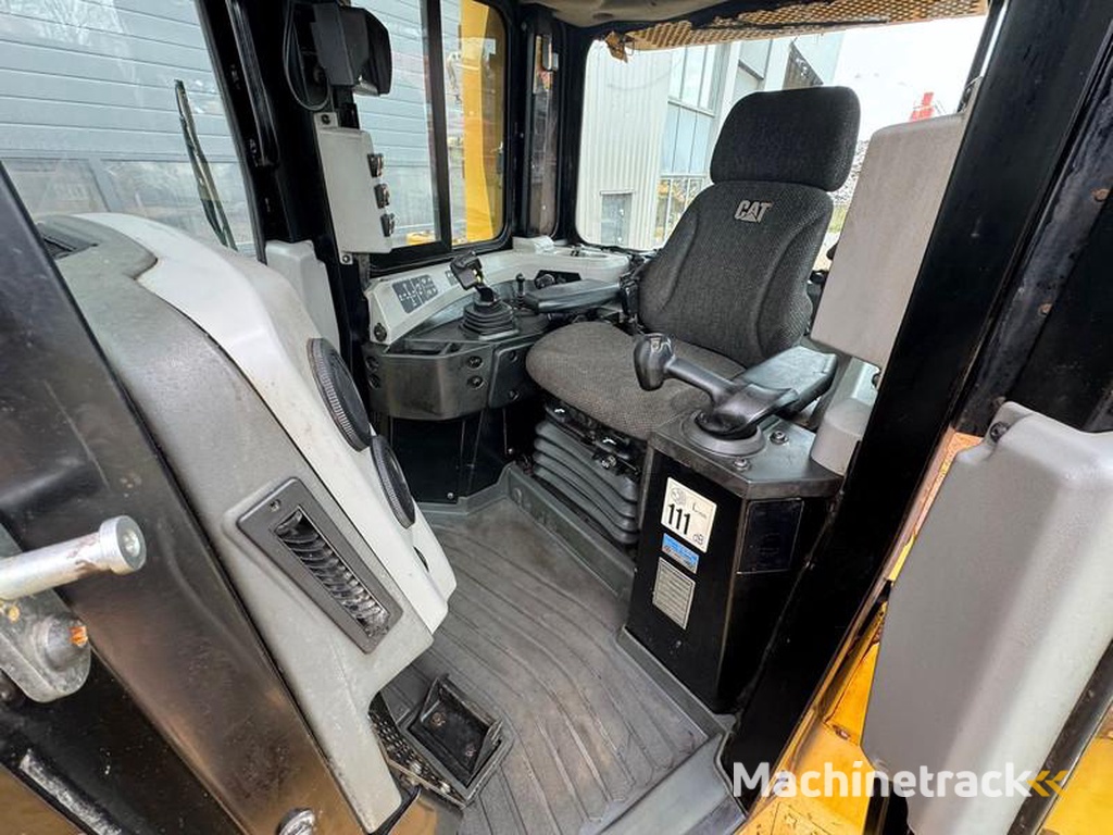 Caterpillar D6T LGP