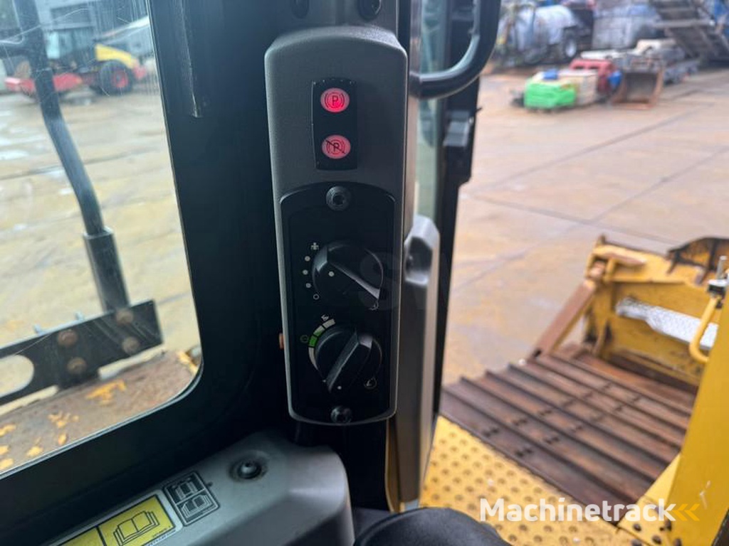 Caterpillar D6T LGP