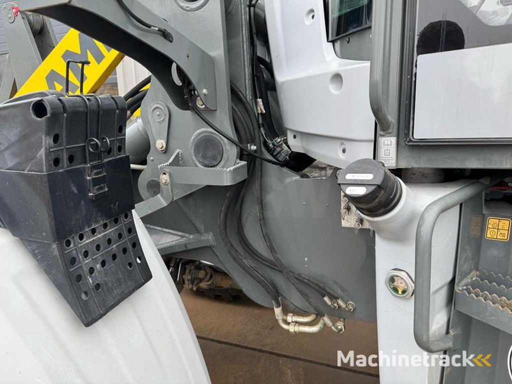 Kramer 8155-Forks-bucket