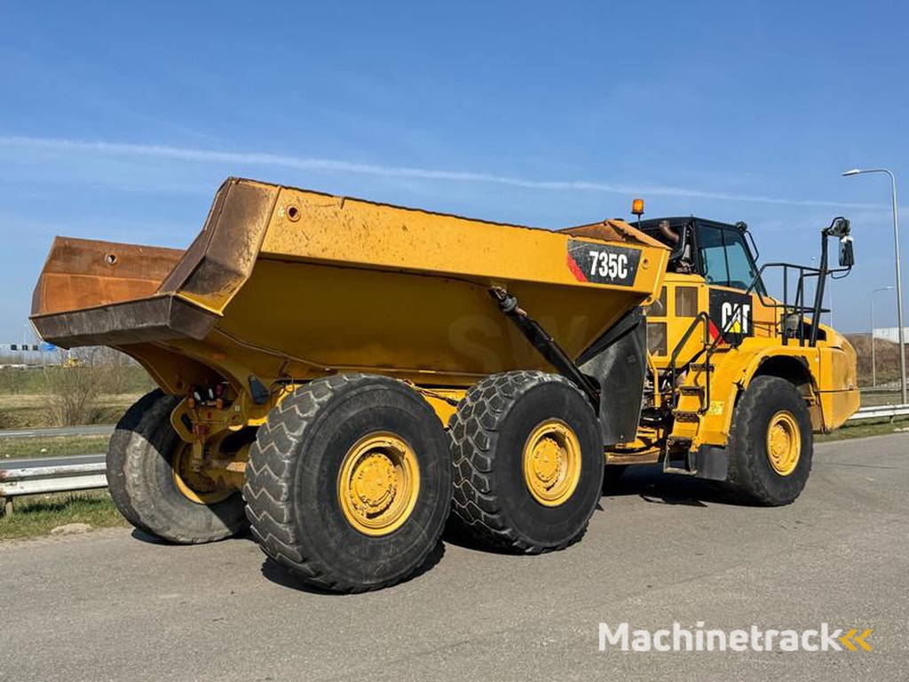 Caterpillar 735