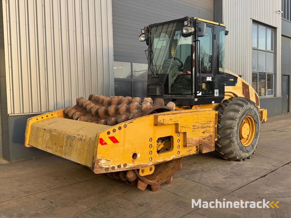 Caterpillar CP76-Padfoot-roller