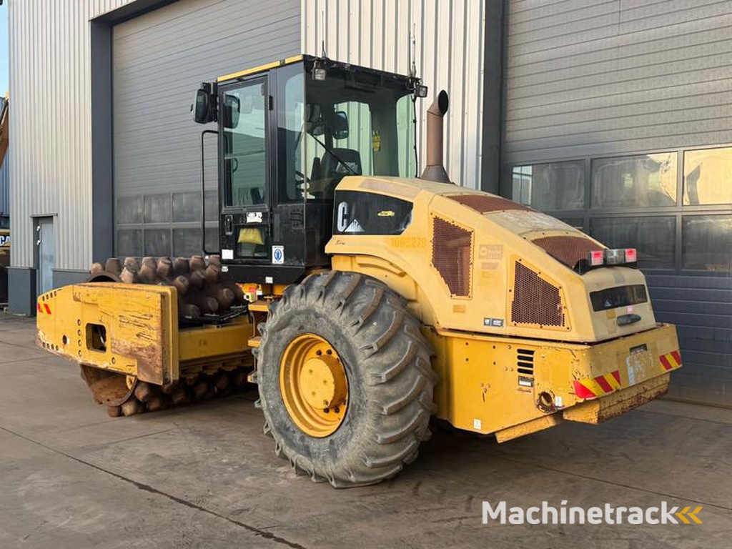 Caterpillar CP76-Padfoot-roller