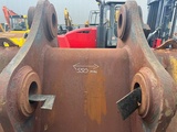 Minituur van Caterpillar Caterpillar-385-bucket-with-teeth