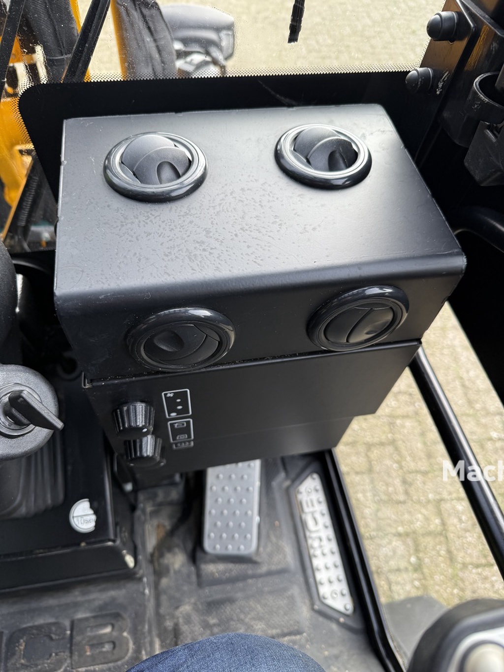 JCB 403 BJ 2024 slechts 300 uur NIEUWSTAAT !