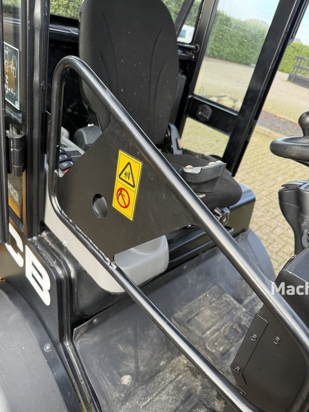 JCB 403 BJ 2024 slechts 300 uur NIEUWSTAAT !