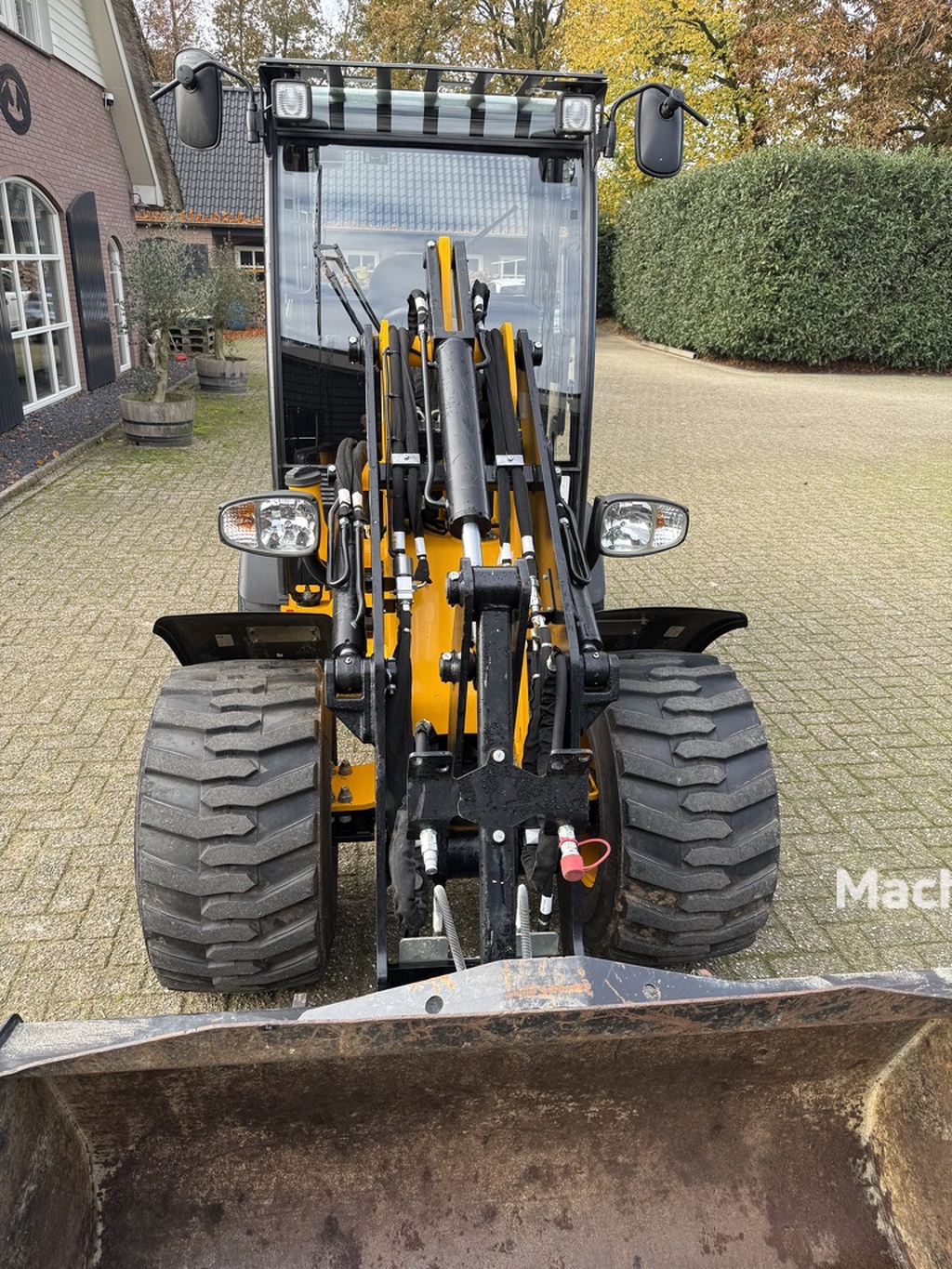 JCB 403 BJ 2024 slechts 300 uur NIEUWSTAAT !