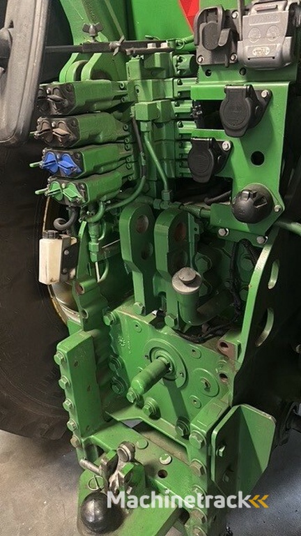 John Deere R7210