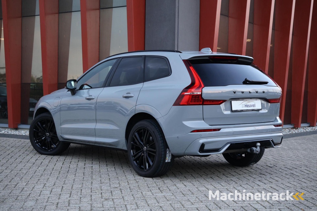 Volvo XC60 T8 Recharge AWD Ultra Dark | Longe Range | Panoramadak | Trekhaak | Stoelverwarming | Harman / Kardon | 360° Camera | Glossy Black | Keyless