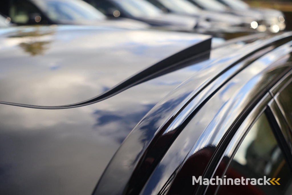 Volvo V60 T6 Recharge AWD R-Design | Panoramadak | Trekhaak | Stoelverwarming | BLIS | Pilot Assist | Harman / Kardon | Glossy Black