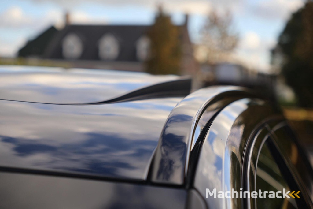 Volvo V60 T6 Recharge AWD R-Design | Panoramadak | Trekhaak | Stoelverwarming | BLIS | Pilot Assist | Harman / Kardon | Glossy Black