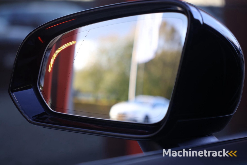 Volvo V60 T6 Recharge AWD R-Design | Panoramadak | Trekhaak | Stoelverwarming | BLIS | Pilot Assist | Harman / Kardon | Glossy Black