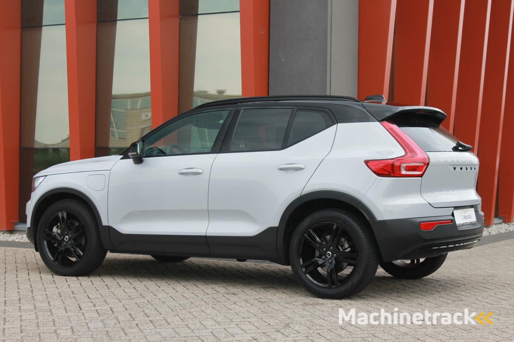 Volvo XC40 T4 Recharge R-Design | Parkeercamera | Stoelverwarming | Leder | Electr. Stoelen | Glossy Black | Keyless