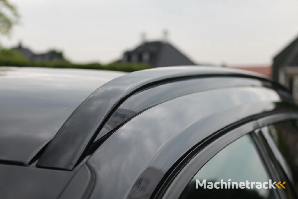 Volvo XC40 T4 Recharge R-Design | Parkeercamera | Stoelverwarming | Leder | Electr. Stoelen | Glossy Black | Keyless