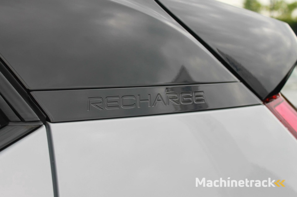 Volvo XC40 T4 Recharge R-Design | Parkeercamera | Stoelverwarming | Leder | Electr. Stoelen | Glossy Black | Keyless