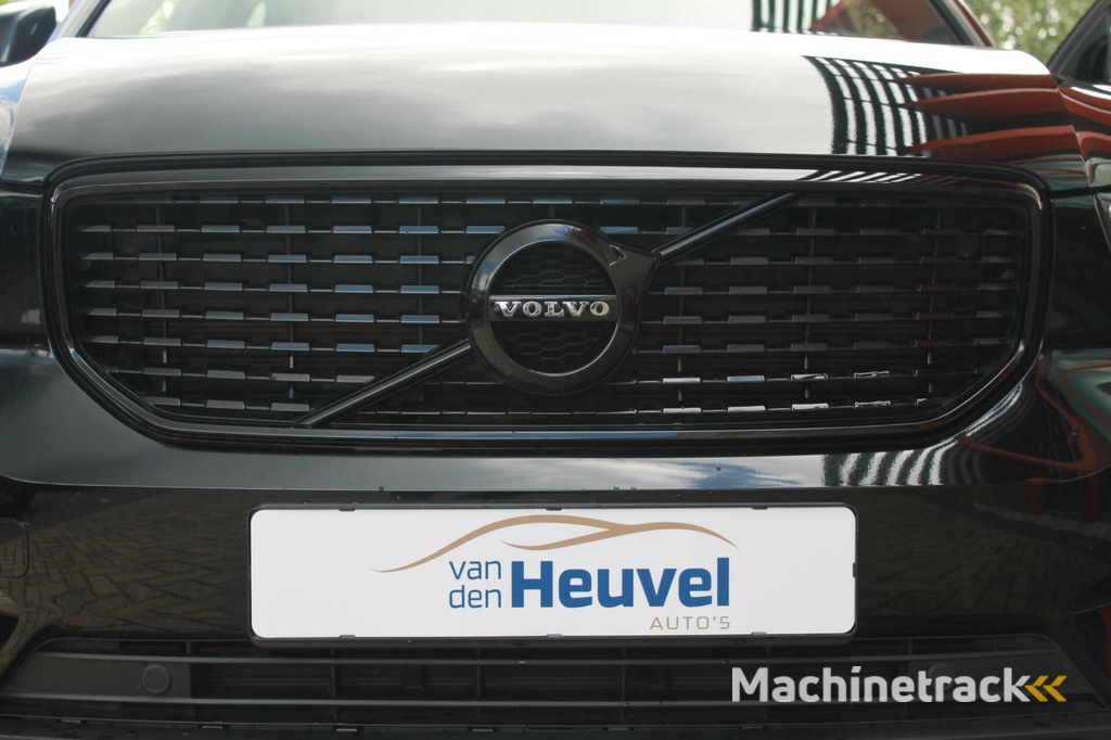 Volvo XC40 T4 Recharge R-Design | Stoelverwarming | Parkeercamera | BLIS | Pilot Assist | Electr. Stoelen | Glossy Black | Keyless