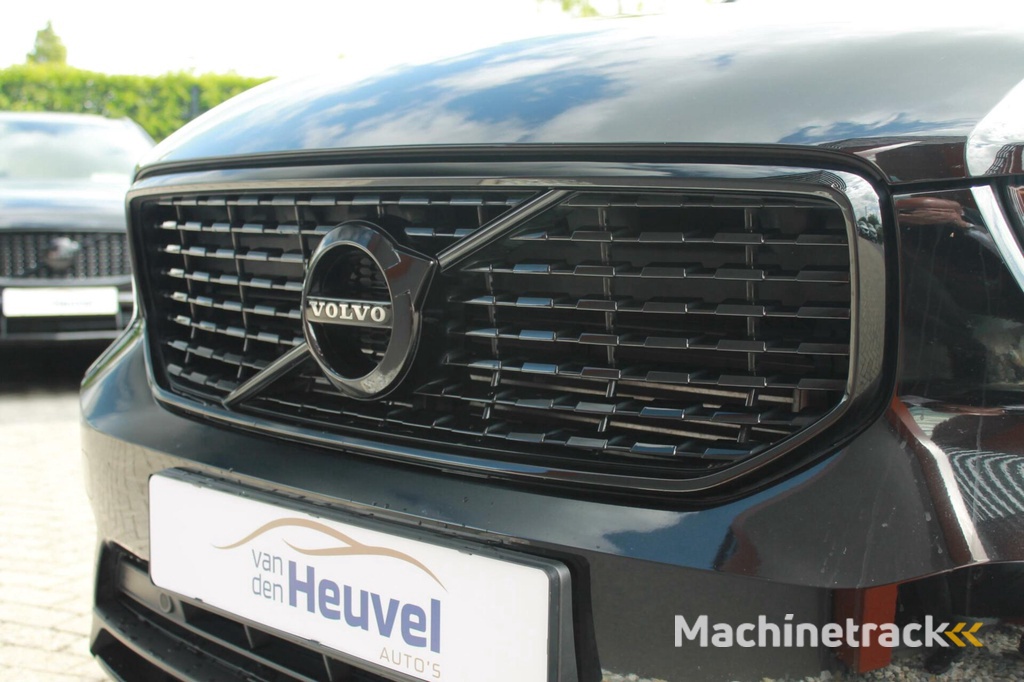 Volvo XC40 T4 Recharge R-Design | Stoelverwarming | Parkeercamera | BLIS | Pilot Assist | Electr. Stoelen | Glossy Black | Keyless