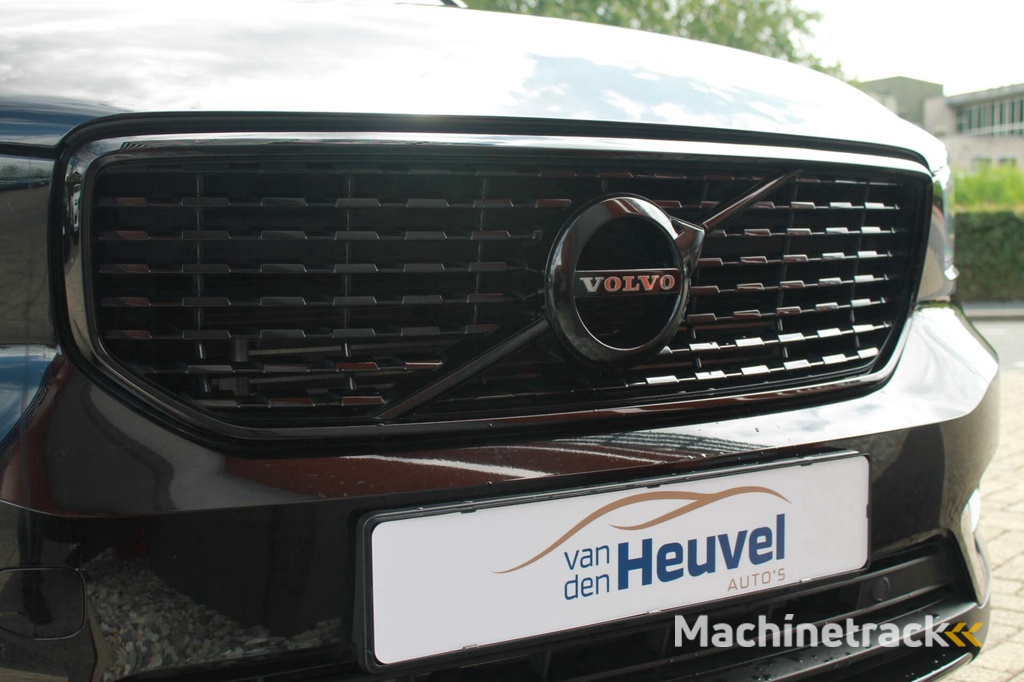 Volvo XC40 T4 Recharge R-Design | Stoelverwarming | Parkeercamera | BLIS | Pilot Assist | Electr. Stoelen | Glossy Black | Keyless