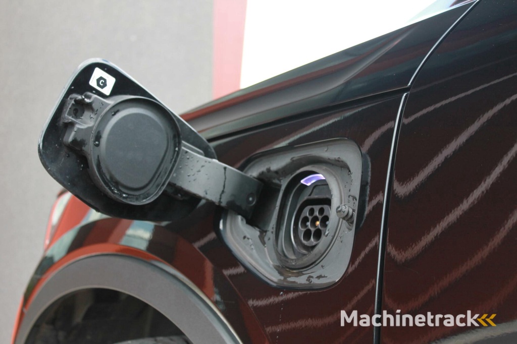 Volvo XC40 T4 Recharge R-Design | Stoelverwarming | Parkeercamera | BLIS | Pilot Assist | Electr. Stoelen | Glossy Black | Keyless