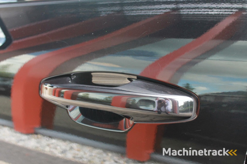 Volvo XC40 T4 Recharge R-Design | Stoelverwarming | Parkeercamera | BLIS | Pilot Assist | Electr. Stoelen | Glossy Black | Keyless