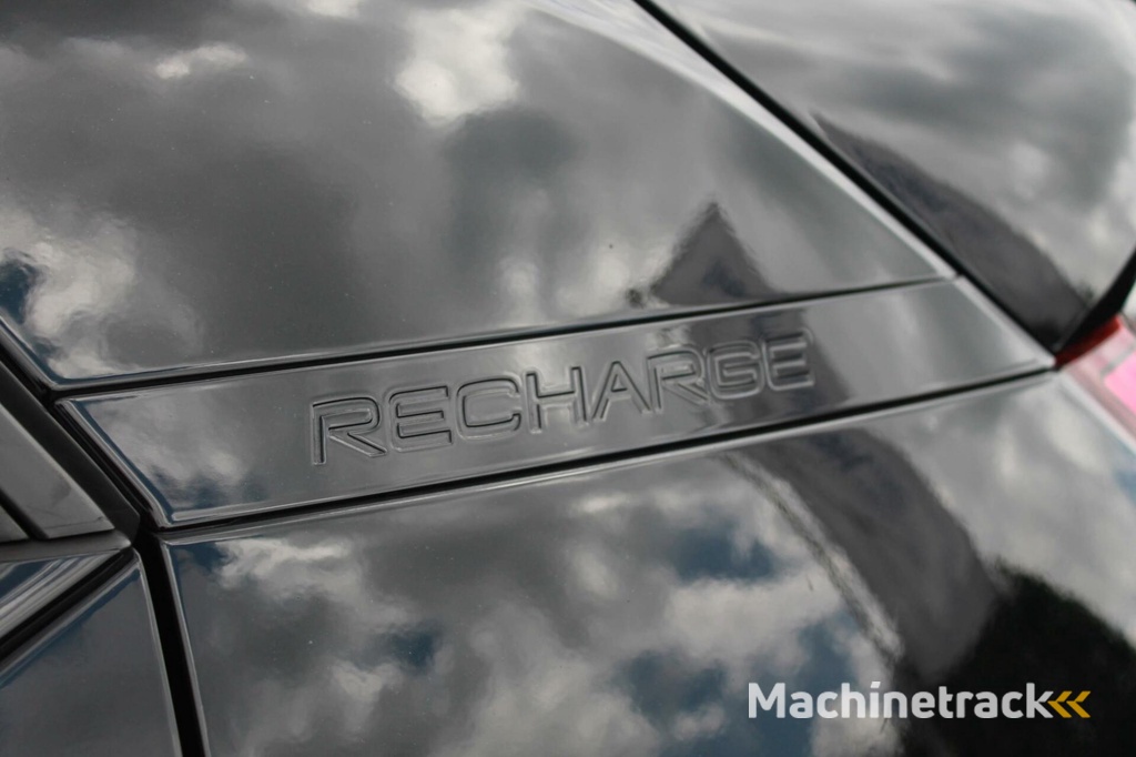 Volvo XC40 T4 Recharge R-Design | Stoelverwarming | Parkeercamera | BLIS | Pilot Assist | Electr. Stoelen | Glossy Black | Keyless