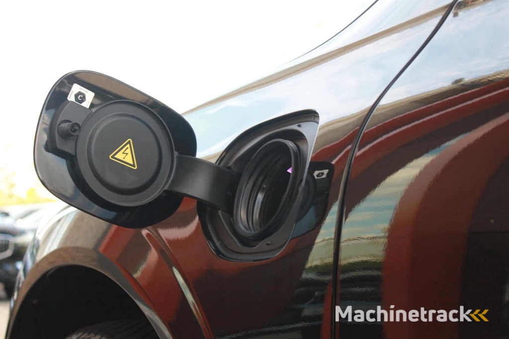 Volvo XC60 T6 Recharge AWD R-Design | Panoramadak | Trekhaak | Harman/Kardon | Parkeercamera | Mem. Stoelen | Glossy Black