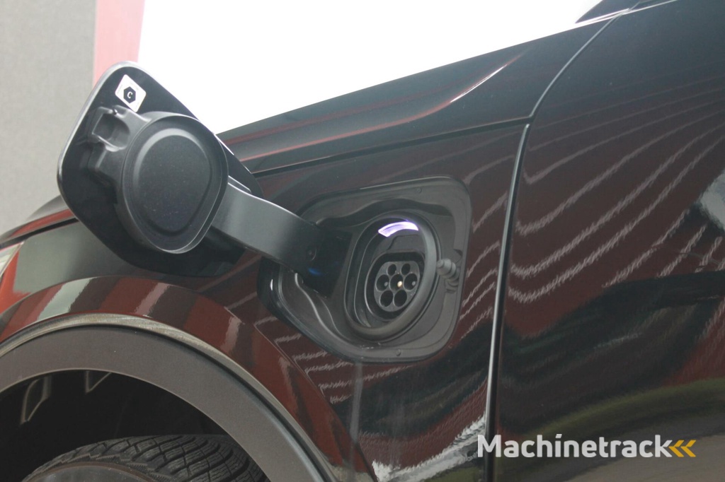 Volvo XC40 T5 Recharge R-Design | Pilot Assist | BLIS | Parkeercamera | 20 INCH | Memory Stoelen | Glossy Black | Keyless