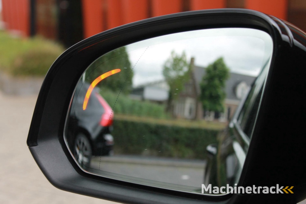 Volvo XC40 T5 Recharge R-Design | Pilot Assist | BLIS | Parkeercamera | 20 INCH | Memory Stoelen | Glossy Black | Keyless