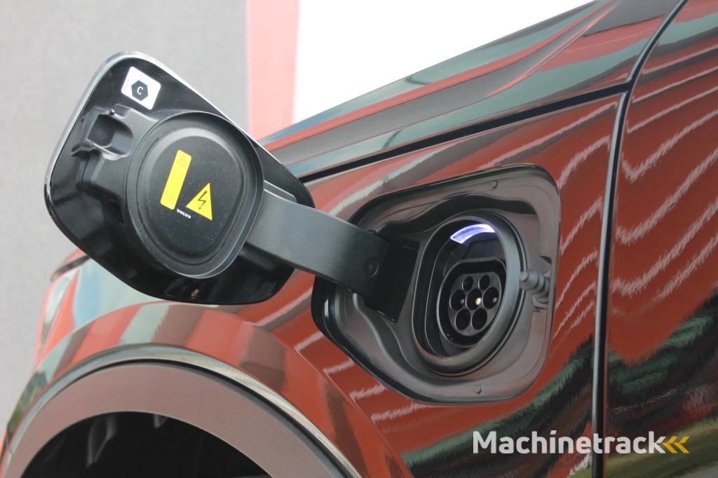 Volvo XC40 T5 Recharge R-Design | Black Edition | Leder | Parkeercamera | Stoelverwarming | Pilot Assist | Keyless