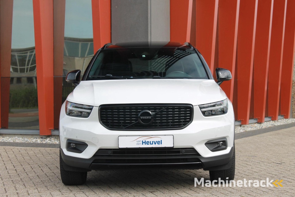 Volvo XC40 T4 Recharge R-Design | Panoramadak | Stoelverwarming | Parkeercamera | Glossy Black | Keyless