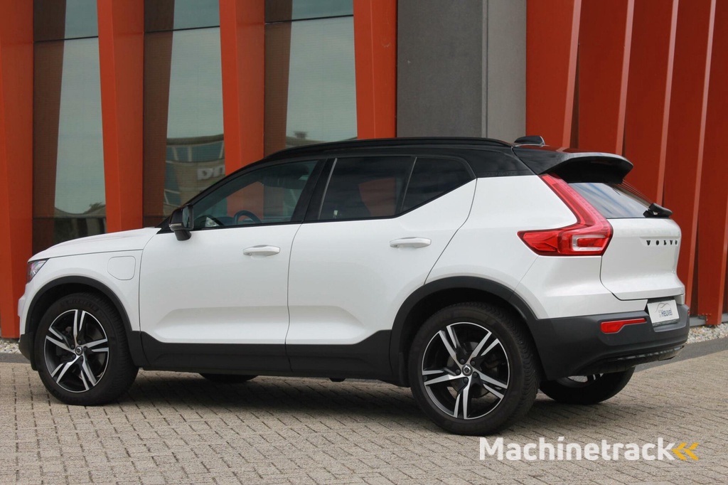 Volvo XC40 T4 Recharge R-Design | Panoramadak | Stoelverwarming | Parkeercamera | Glossy Black | Keyless