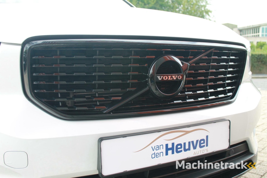 Volvo XC40 T4 Recharge R-Design | Panoramadak | Stoelverwarming | Parkeercamera | Glossy Black | Keyless