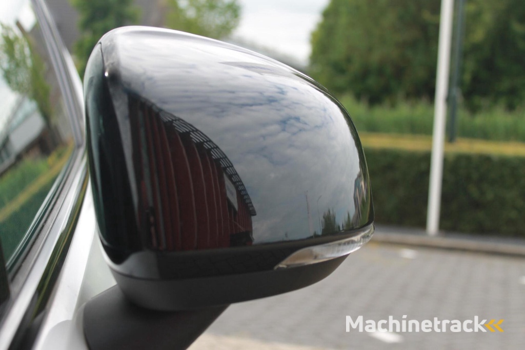 Volvo XC40 T4 Recharge R-Design | Panoramadak | Stoelverwarming | Parkeercamera | Glossy Black | Keyless