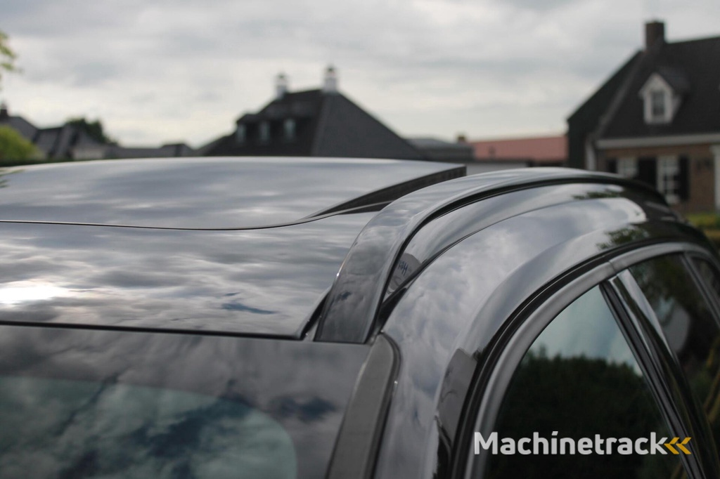 Volvo XC40 T4 Recharge R-Design | Panoramadak | Stoelverwarming | Parkeercamera | Glossy Black | Keyless