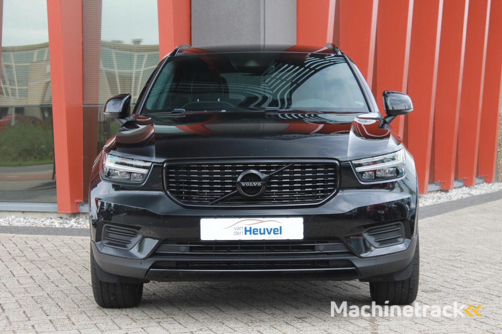 Volvo XC40 T5 Recharge R-Design | Black Edition | Parkeercamera | 19 Inch velgen | Navigatie | Glossy Black